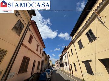 Casa di circa 250 mq, in buono stato, con giardino