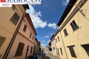 Casa di circa 250 mq, in buono stato, con giardino