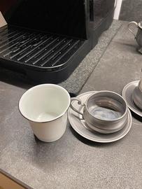 Servizio da caffè in peltro e porcellana