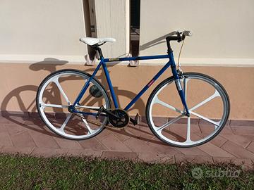 Bici brn a scatto fisso