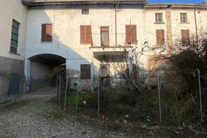 CASA SEMINDIPENDENTE A SALE