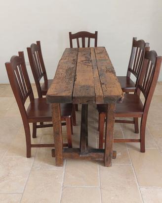 Antico tavolo rustico in legno massiccio