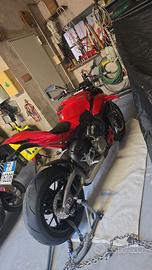 Ducati Streetfighter v4 2025