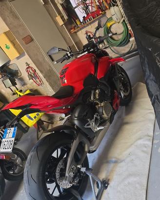 Ducati Streetfighter v4 2025