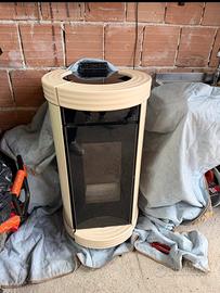 Stufa a pellet con termosifoni