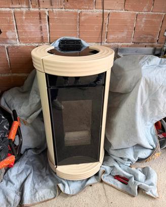 Stufa a pellet con termosifoni