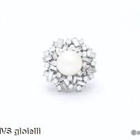 Anello con perla e diamanti