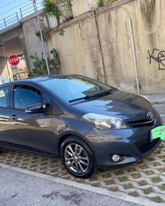Macchina Toyota Yaris