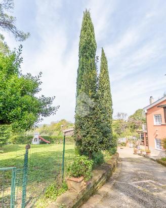 PORZIONE DI BIFAMILIARE A ROMA