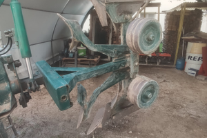 Aratro monovomere voltaorecchio