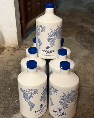 Gin Nordes (bottiglia vuota)