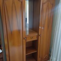 Armadio in legno svuotatasche-appendiabiti