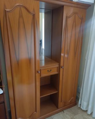 Armadio in legno svuotatasche-appendiabiti