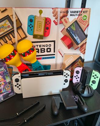 Nintendo Switch OLED con 4 Joy-Con e Giochi

