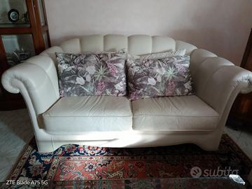 Due Divani in pelle panna 