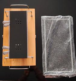 Pietra ollare con base in legno - Brandani 