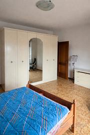 Armadio con ante a specchio