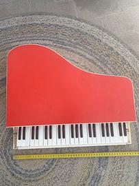 Pianoforte a coda rosso per bambini vintage