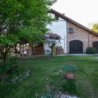 Villa con ampio giardino privato e terreno