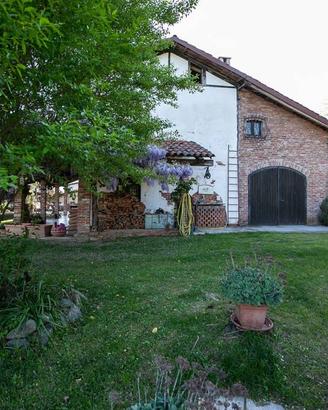 Villa con ampio giardino privato e terreno