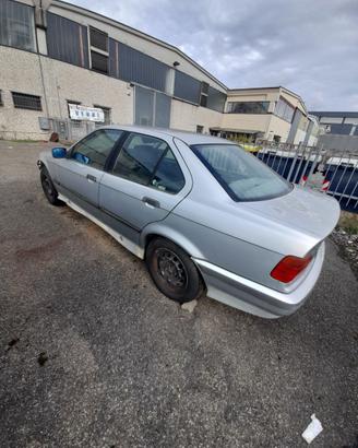 BMW SERIE 3 E36 Berlina
