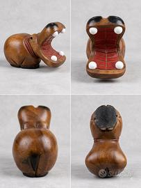 Ippopotamo di legno scolpito