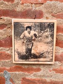 Lucio Battisti stampa su legno 19x19cm.