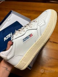 AUTRY MEDALIST LOW BIANCHE/BEIGE