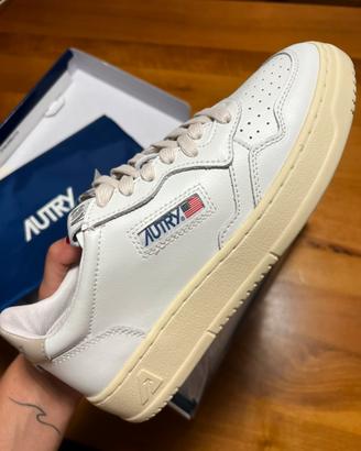 AUTRY MEDALIST LOW BIANCHE/BEIGE
