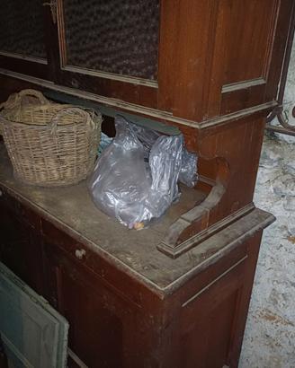 Stock di mobili vecchi in blocco