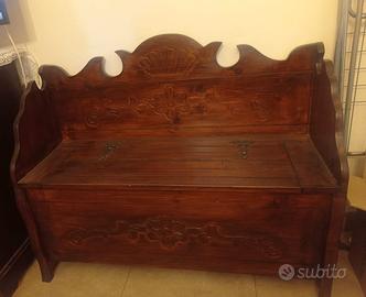 Cassapanca legno ricamata