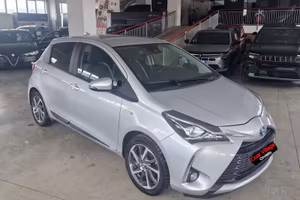 Toyota Yaris Hybrid 1.5 full hybrid business autm