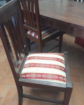 Tavolo rustico con sedie