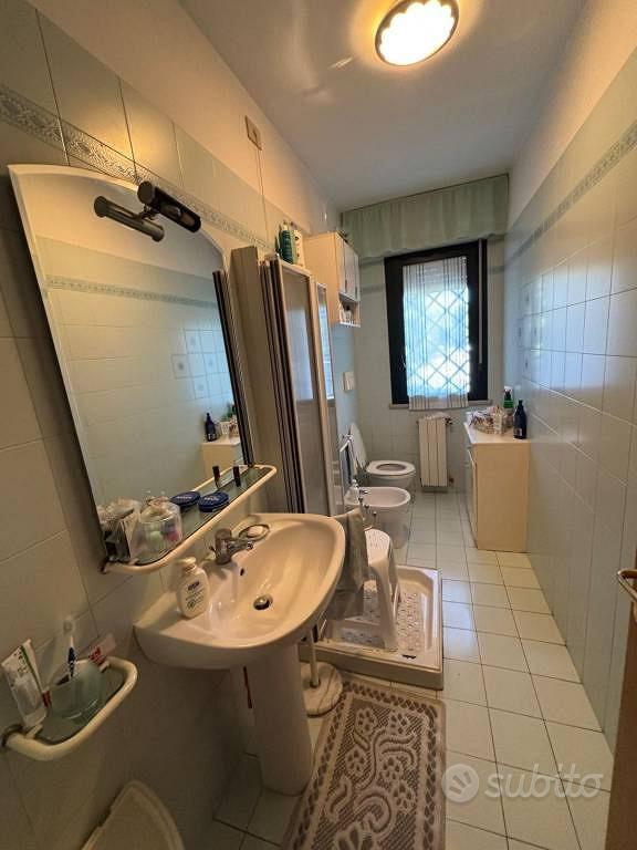 Appartamento di 100 m² con 3 locali e box auto a M - Altro