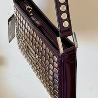 Guess - baguette in vernice color prugna