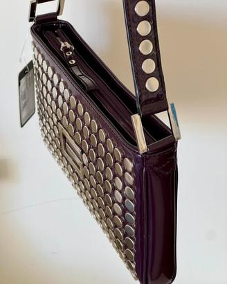 Guess - baguette in vernice color prugna