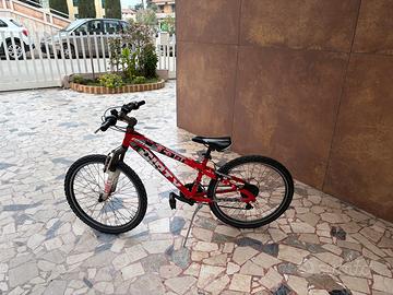 Mountainbike per bambino dagli 8 ai 13 anni