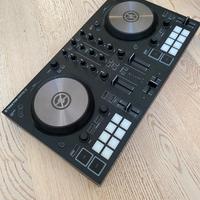 Traktor Kontrol S2 console dj