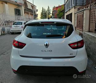 Clio unico propietario costume national