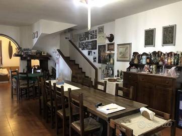 Immobile in asta di 3583 m² con box auto a Castell