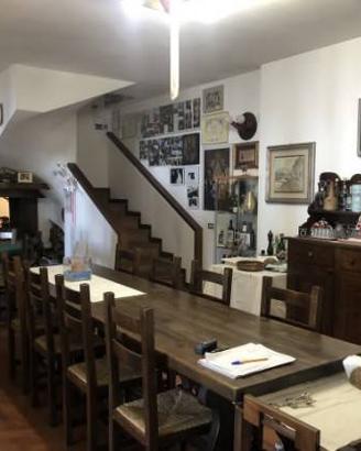 Immobile in asta di 3583 m² con box auto a Castell