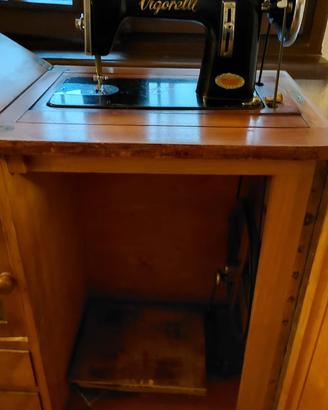 Macchina da cucire Vigorelli (tipo Singer)