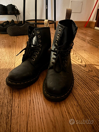 Dr. Martens pelle morbida Neri