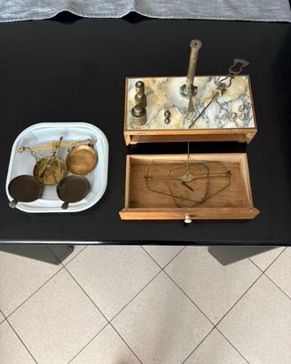 Bilancia da orefice in legno e ottone, anni '50