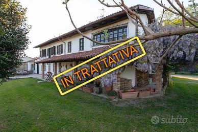 Villa di 424 m² con più di 5 locali e box auto dop