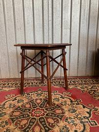 Tavolino vintage in legno rustico con incroci