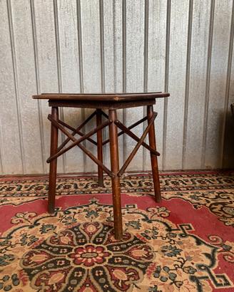 Tavolino vintage in legno rustico con incroci