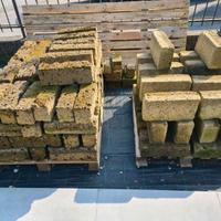 Mattoni in tufo antico per giardini