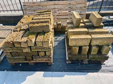 Mattoni in tufo antico per giardini