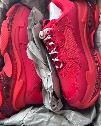 BALENCIAGA SNEAKERS TRIPLE S